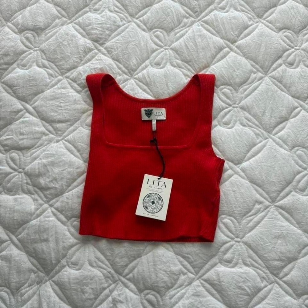 red ribbed tank top